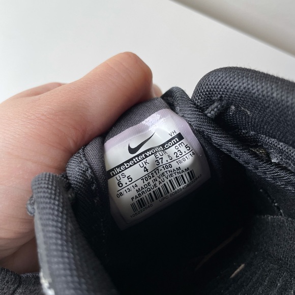 Nike women’s Roche runner in size US 6.5 - Picture 7 of 7